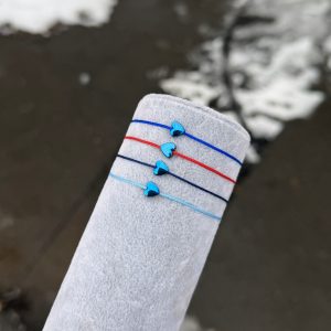 Brățară inimă hematit albastru cu snur reglabil